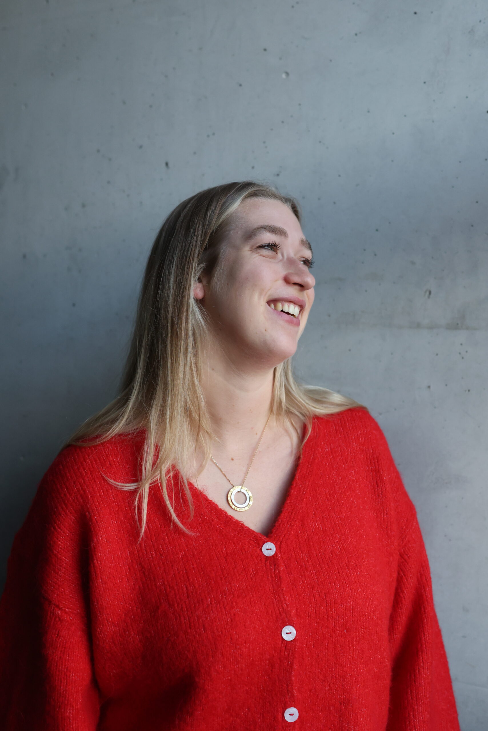 Luisa Kohlhas bei der Arbeit am Marketing für ihre Kundinnen